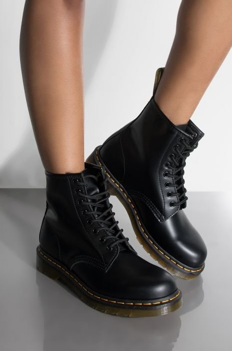 DR. MARTENS SMOOTH BLACK ANKLE BOOTS