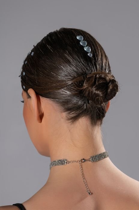 Pearl Hair Accessories: The 2020 Pearl-Speckled Hair Trend