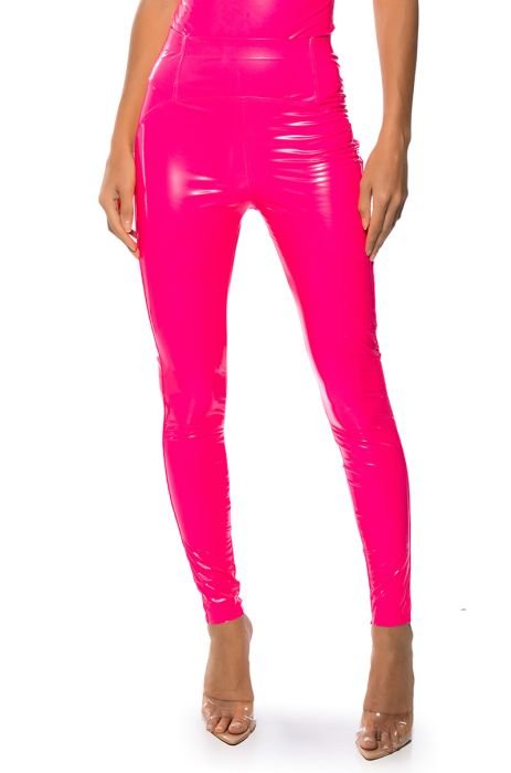 Women's high-waisted sport hot pants neon-fuchsia, 14,95 €