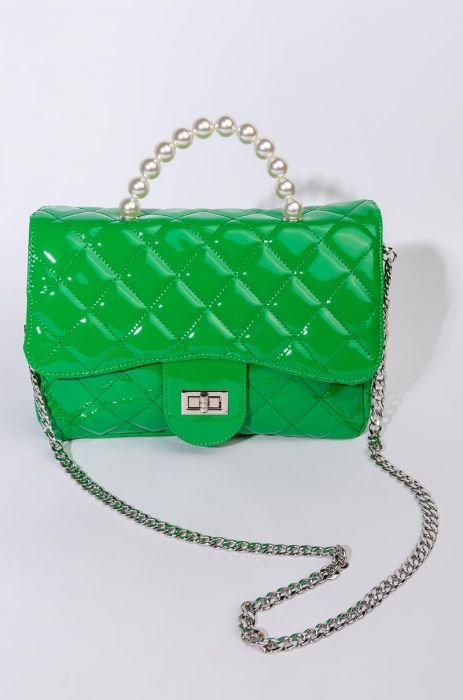 AKEYA FAUX LEATHER CHAIN SHOULDER BAG IN LIME