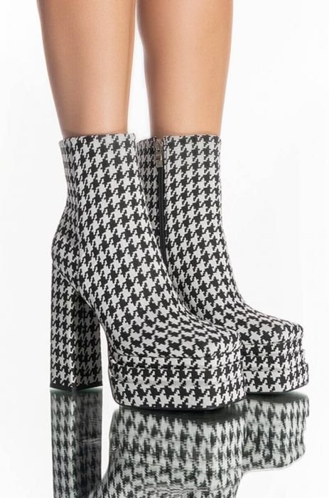 AZALEA WANG CAYENNE HOUNDSTOOTH CHUNKY BOOTIE IN BLACK WHITE