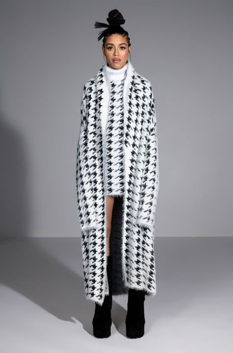 LARGE HOUNDSTOOTH SOFT KNIT CARDIGAN IN BLACK WHITE