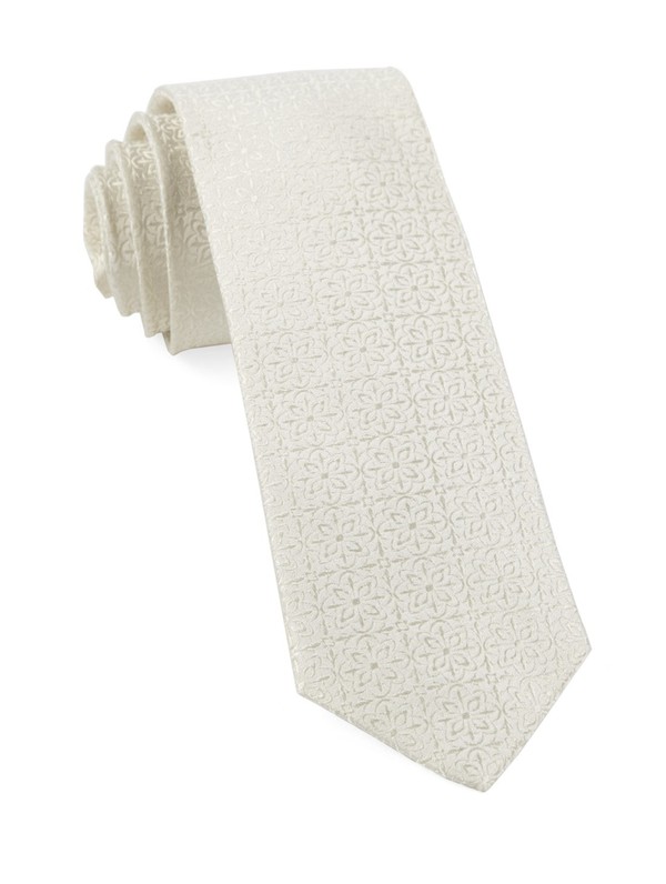Opulent Ivory Tie