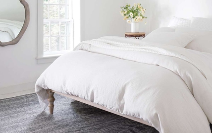 5 Easy Tips & Tricks To Keep Sheets On Your Bed